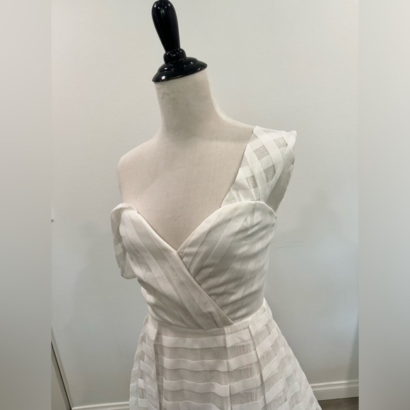 Alamour the Label White Sandy Gown Size S - Picture 8 of 12